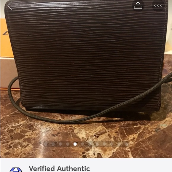 SOLDAuthentic Louis Vuitton Epi Wallet - Picture 5 of 12